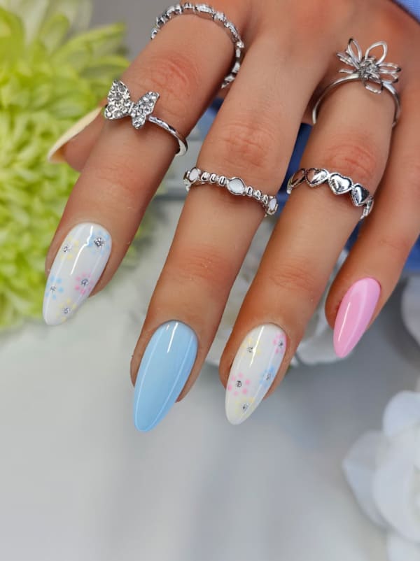 Cute spring floral pastel nails